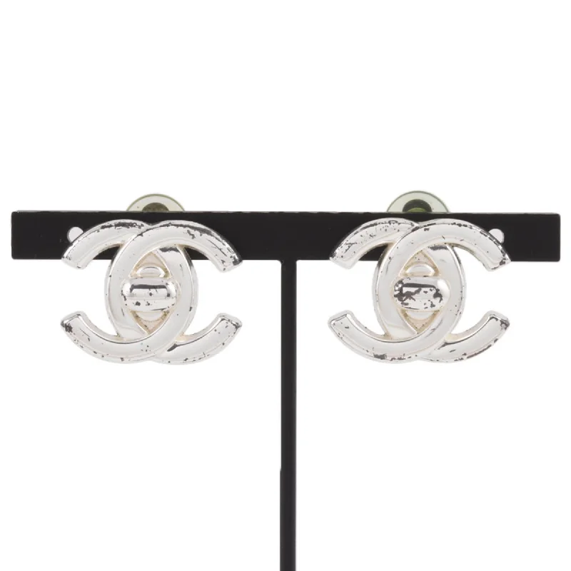 Drop Earrings for Graduation Day -Chanel  Metal Clip Earrings (Pre-Owned)