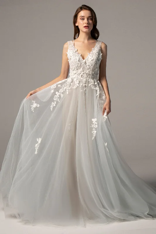 Trendy necklaces and pendants with geometric shapes for a modern aesthetic-A-Line Court Train Tulle Wedding Dress CW2325